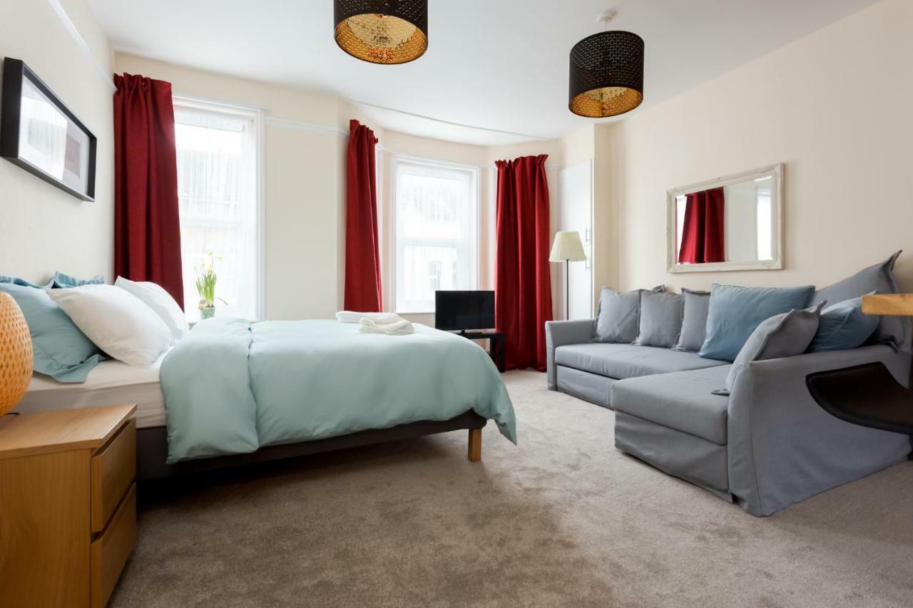 Stylish Town Centre Apartment Close To Beach And Shops บอร์นมัธ ภายนอก รูปภาพ
