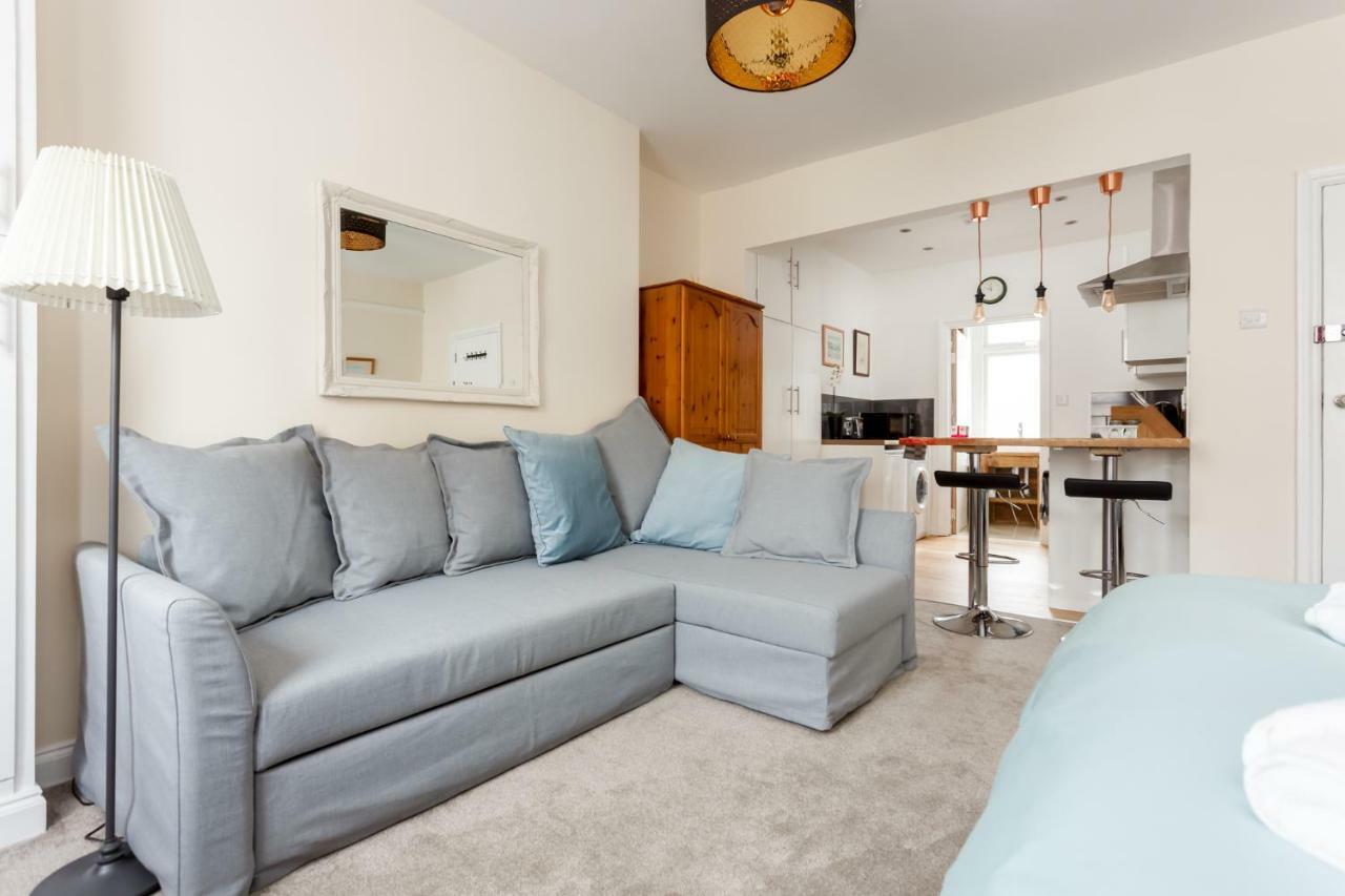 Stylish Town Centre Apartment Close To Beach And Shops บอร์นมัธ ภายนอก รูปภาพ