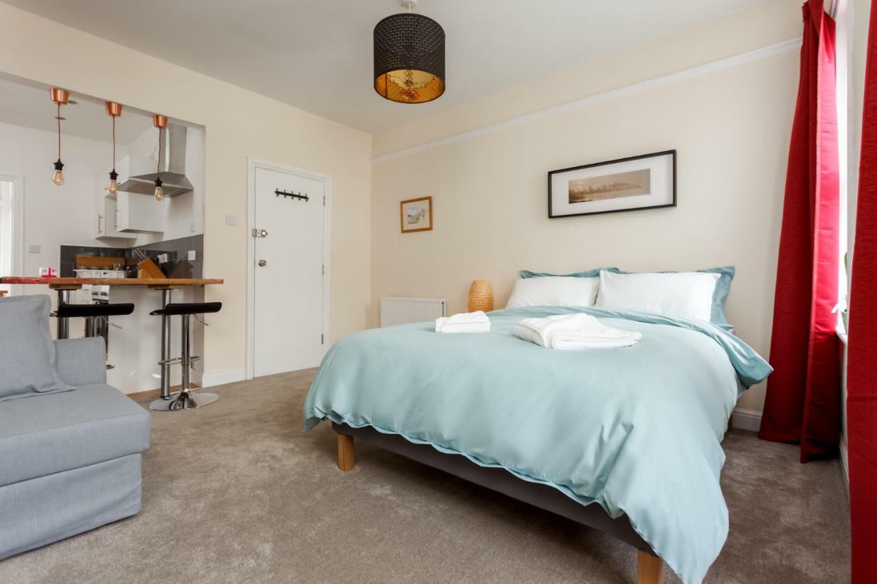 Stylish Town Centre Apartment Close To Beach And Shops บอร์นมัธ ภายนอก รูปภาพ