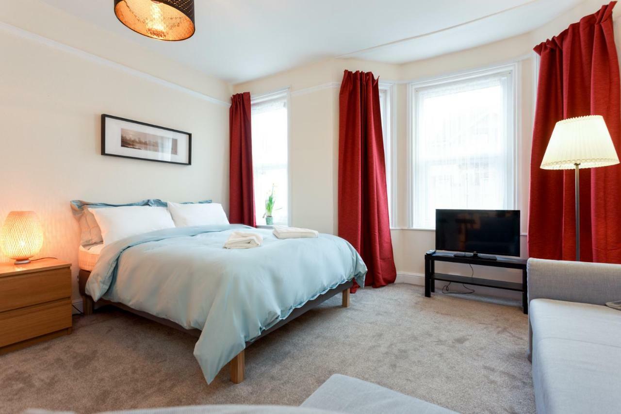 Stylish Town Centre Apartment Close To Beach And Shops บอร์นมัธ ภายนอก รูปภาพ