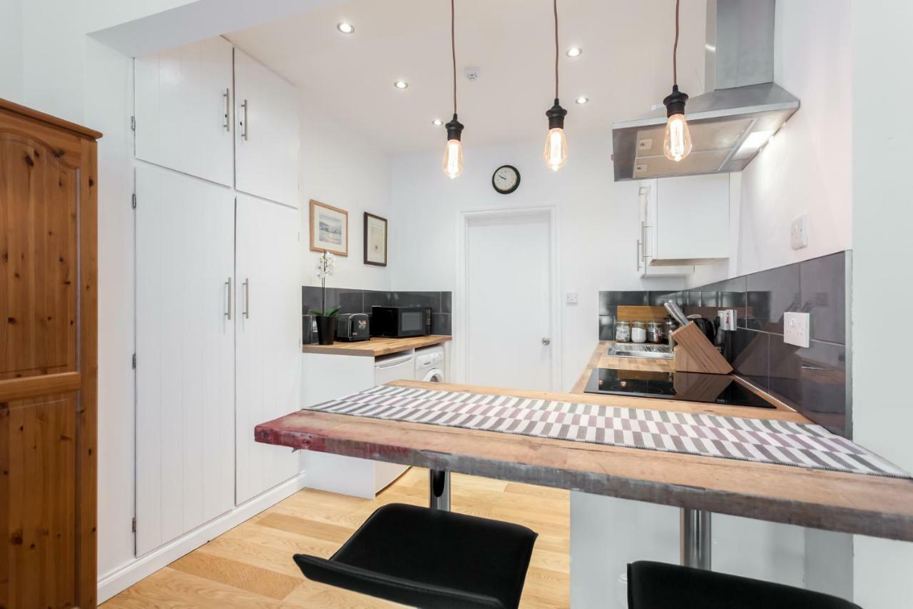 Stylish Town Centre Apartment Close To Beach And Shops บอร์นมัธ ภายนอก รูปภาพ