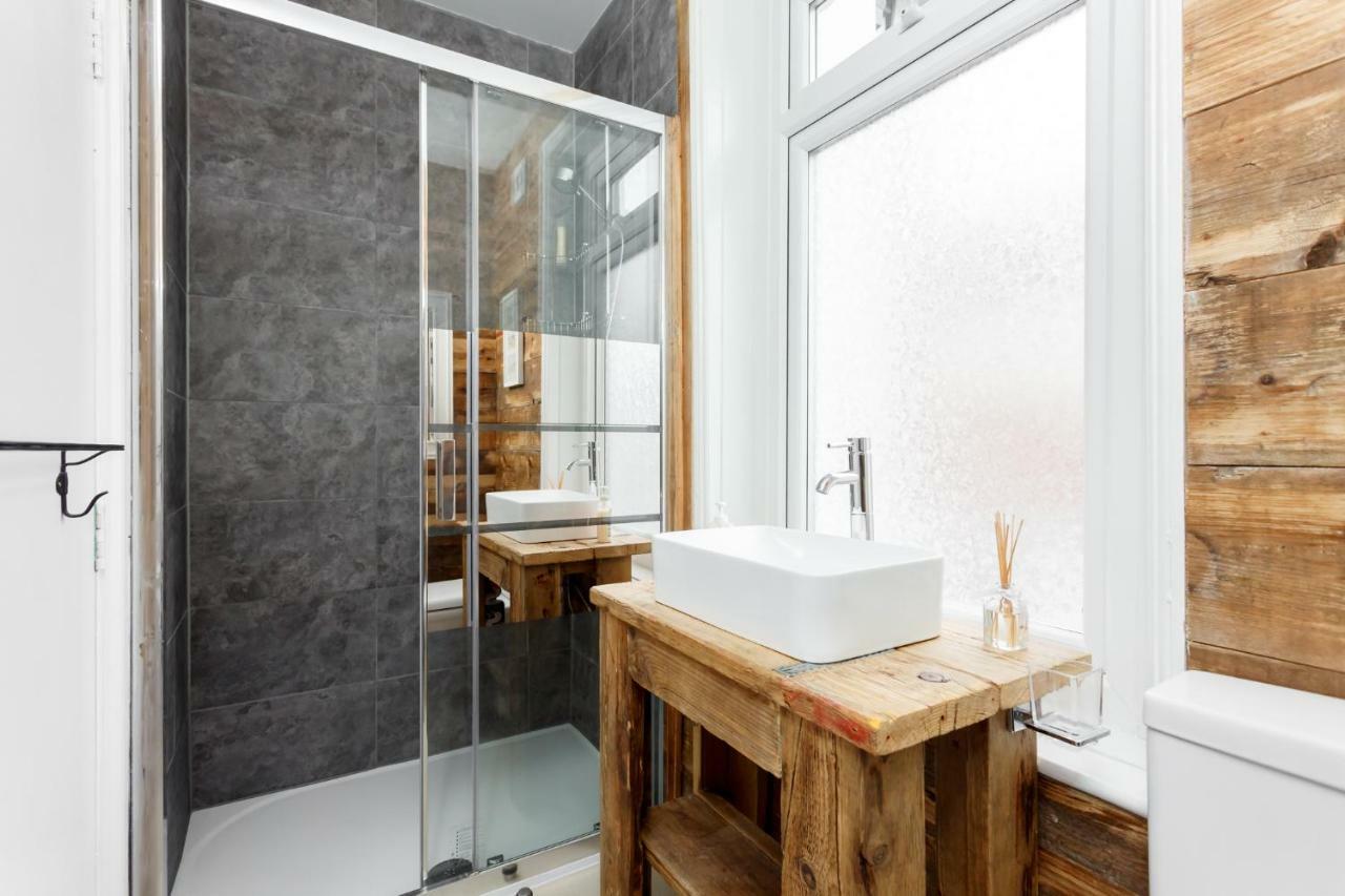 Stylish Town Centre Apartment Close To Beach And Shops บอร์นมัธ ภายนอก รูปภาพ